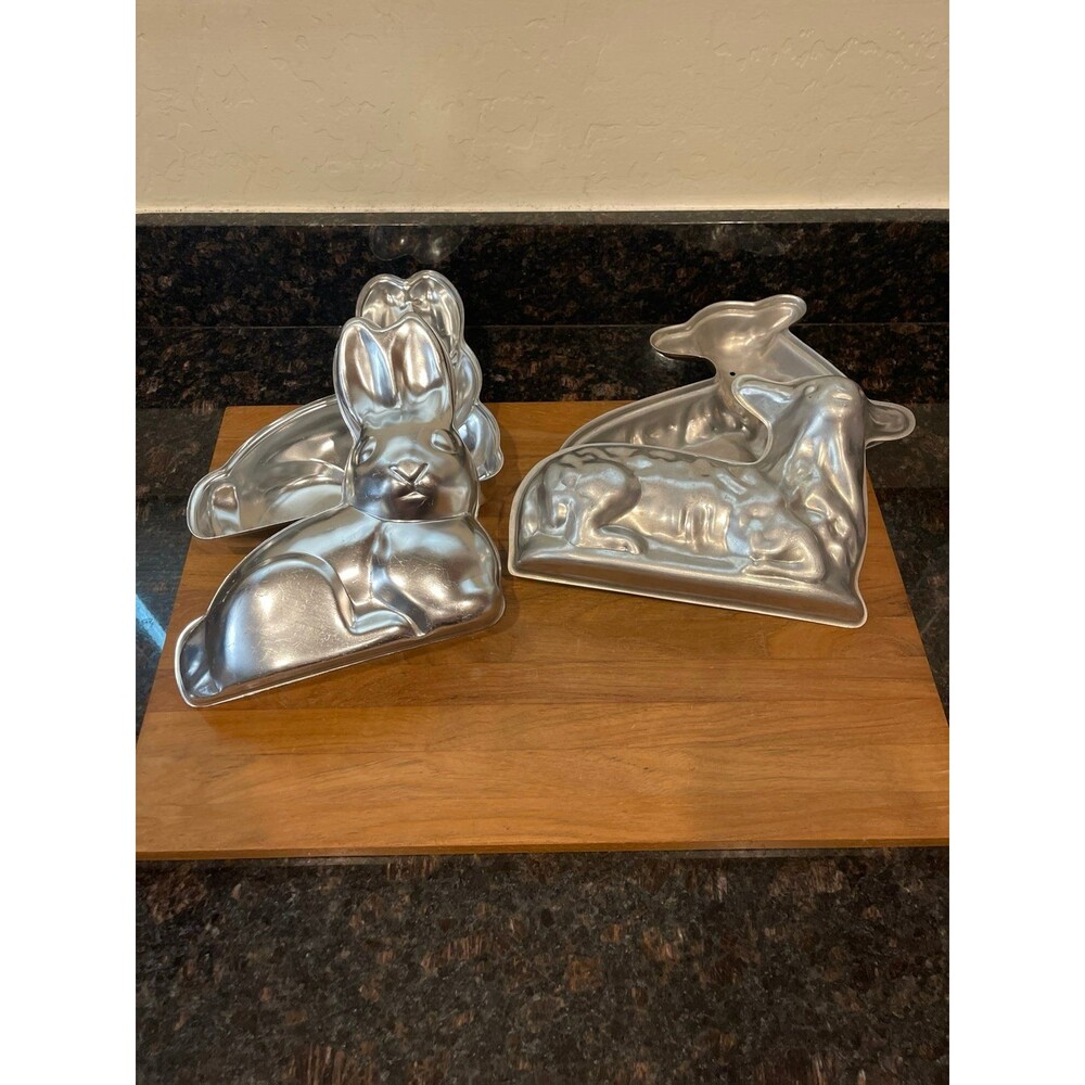 Vintage Cast Aluminum Lamb and rabbit jello/cake Mold